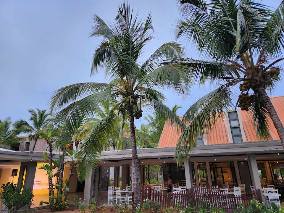 Außenansicht Crystals Beach Resort Belle Mare, a member of Radisson Individuals