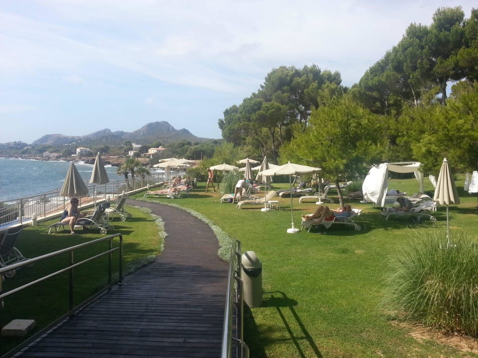 Seitliche Liegewiese Grupotel Aguait Resort & Spa - Adults only