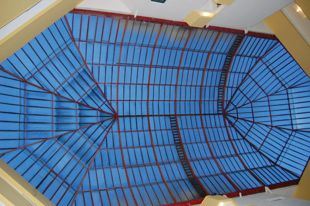 Dach überm Innenpool Hotel Miramare Beach