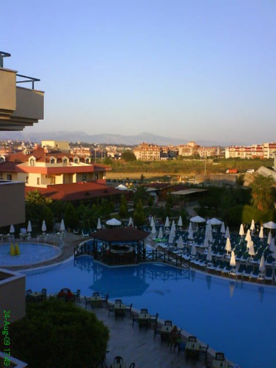 Pool am Abend Grand Seker Hotel