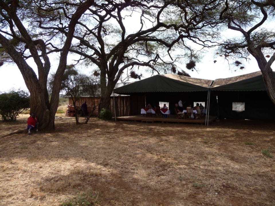 Mittagessen im Zelt Hotel Amboseli Sopa Lodge