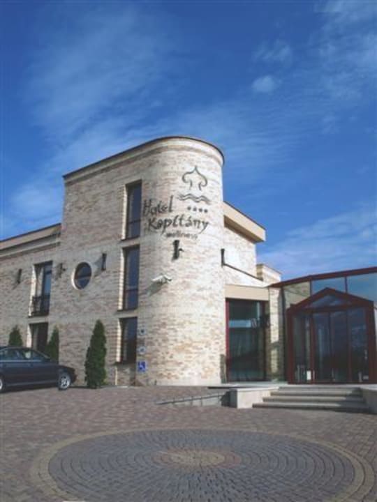 Hoteleingang Hotel Kapitany Wellness