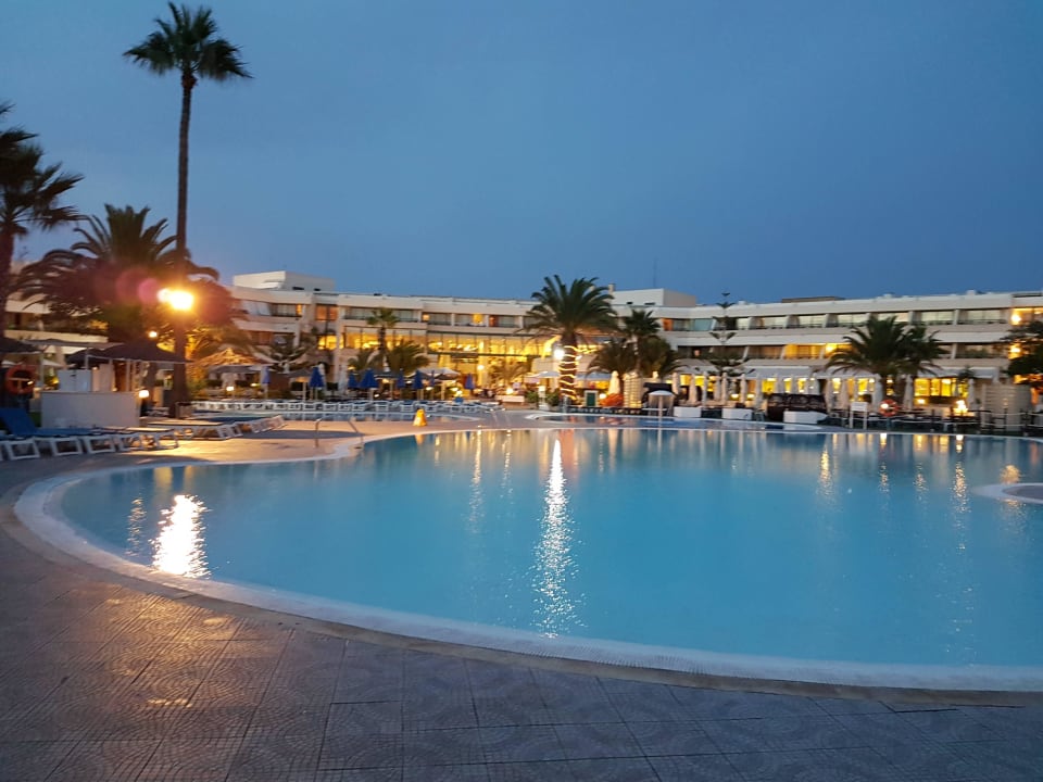 Die hintere Poolanlage  Dreams Lanzarote Playa Dorada Resort & Spa