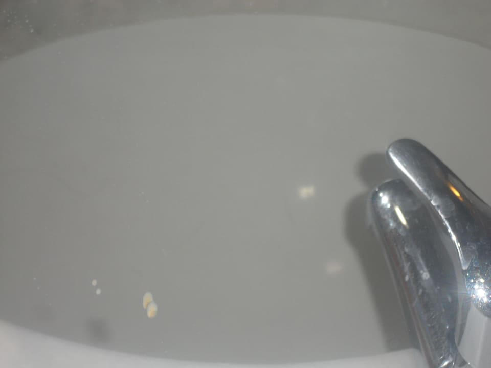 Schäden an Wänden und Bad Telatiye Resort