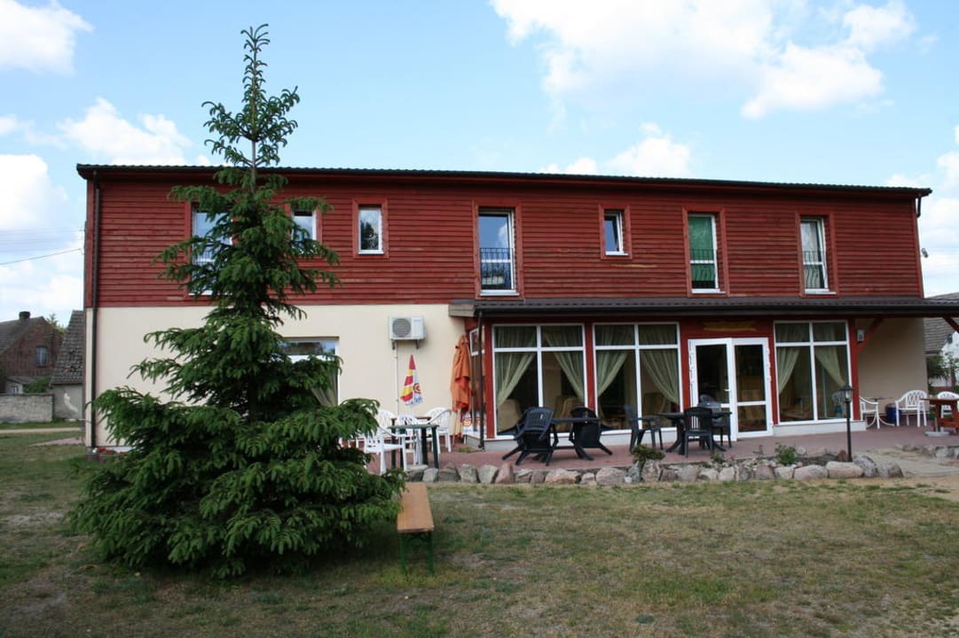 Rückseite mit Terrasse Center Hotel Bronkow