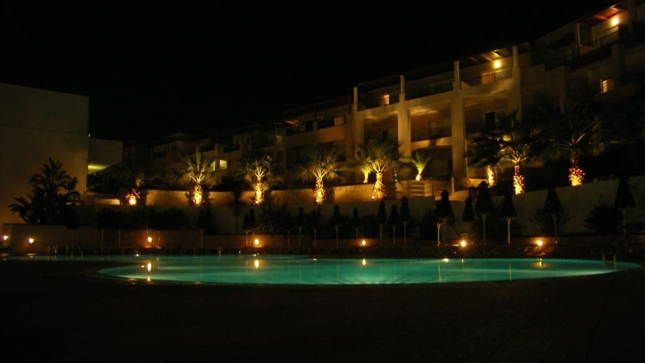 ...und bei Nacht Grand Hotel Holiday Resort