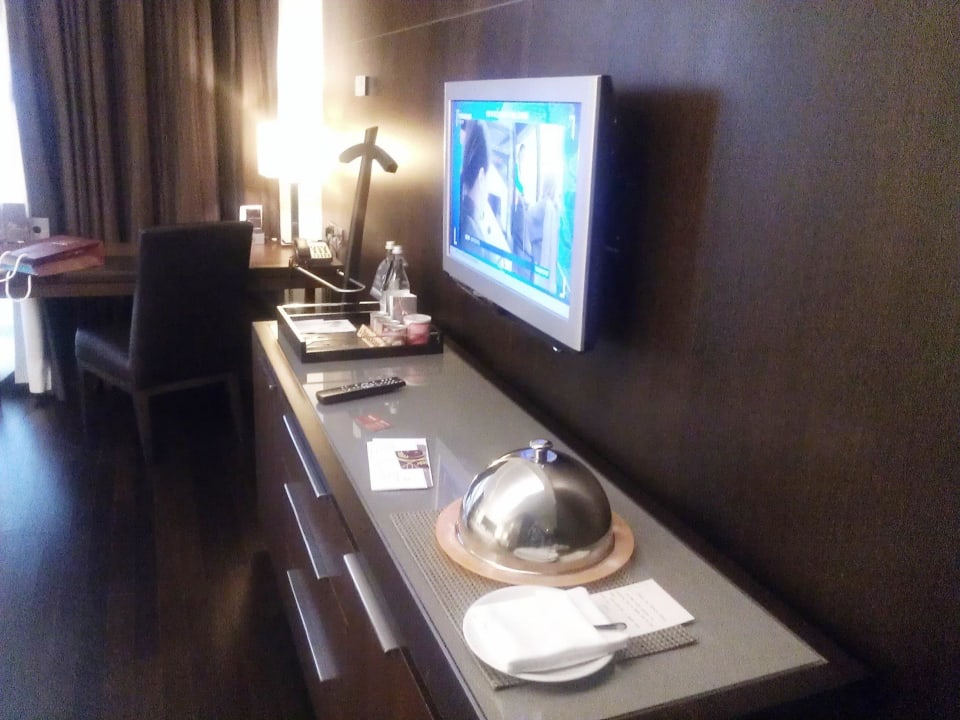 TV desk Sheraton Porto Hotel & Spa