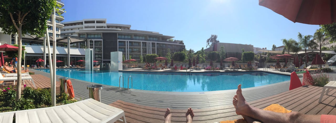 Pool im Panorama The Sense Deluxe Hotel