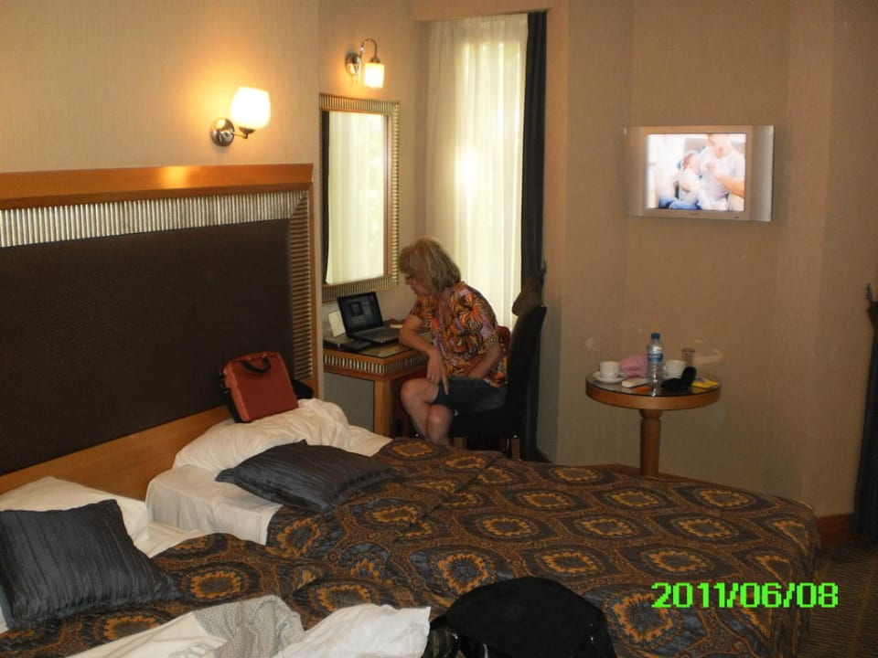 Telefonieren über Skype im Zimmer. Pierre Loti Hotel