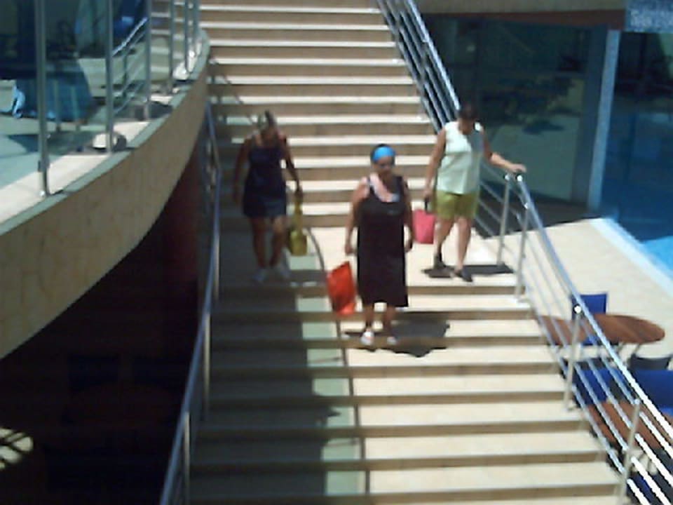 Treppe von der Terrasse zum Pool Hotel Grand Primorsko Beach