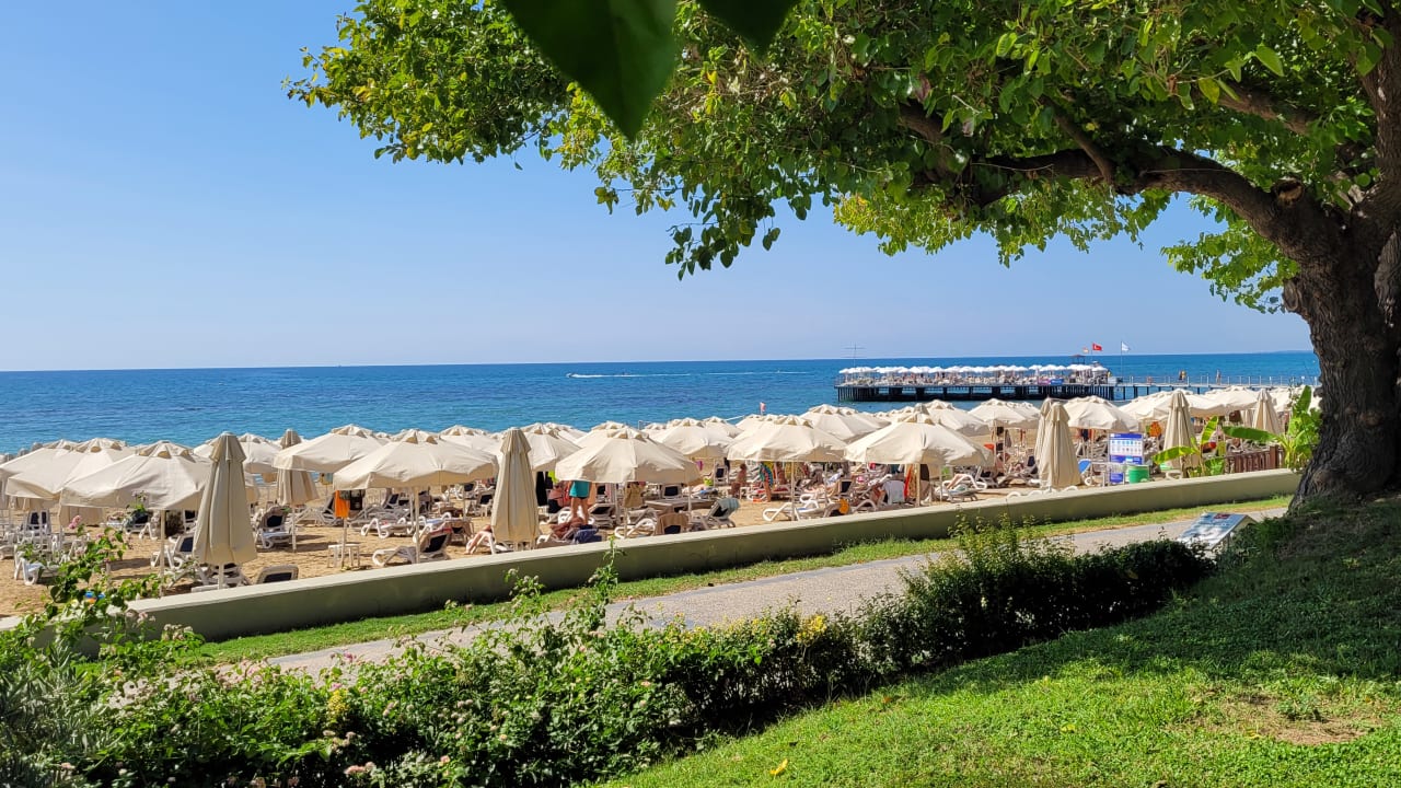 Strand Hotel Grand Side