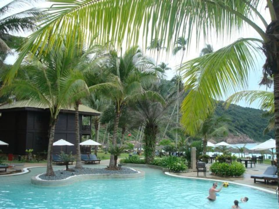 Teil des Pools The Taaras Beach & Spa Resort