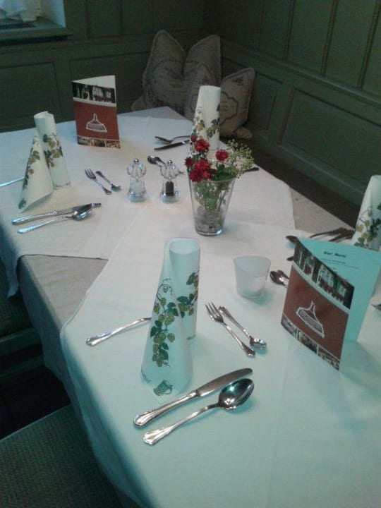 Liebevoll gedeckter Tisch Brauereigasthof Zum Löwenbräu