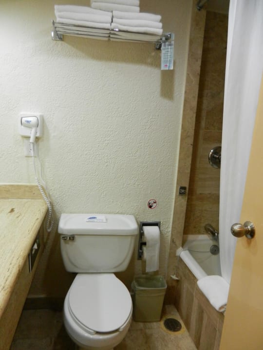 Kleines Badezimmer Crown Paradise Club Resort