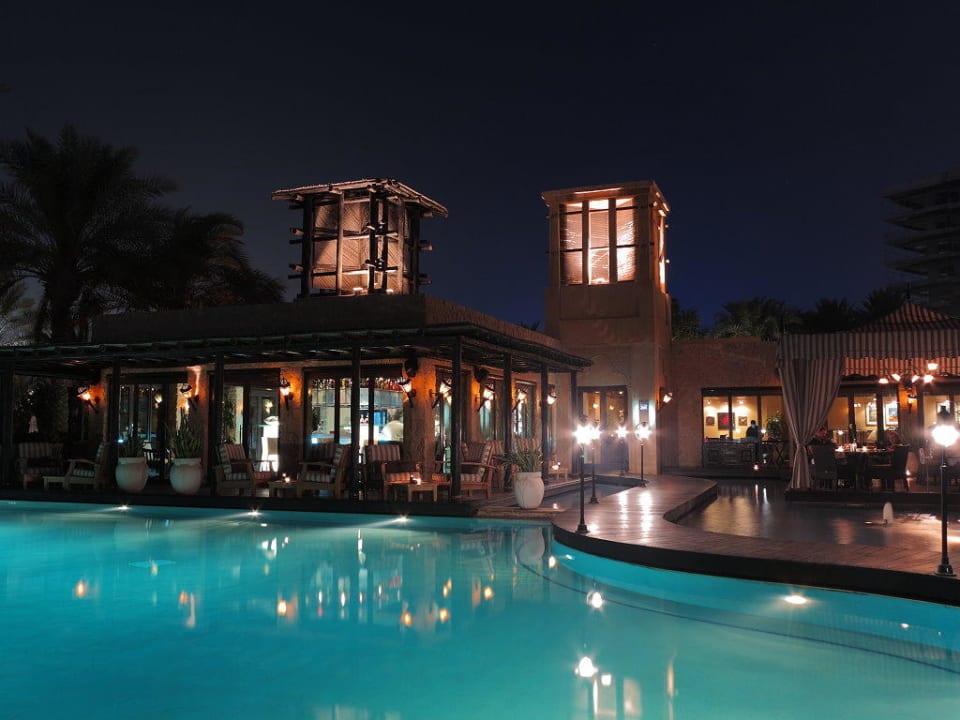  "Eau Zone" Restaurant und Pool am Abend Arabian Court at One&Only Royal Mirage