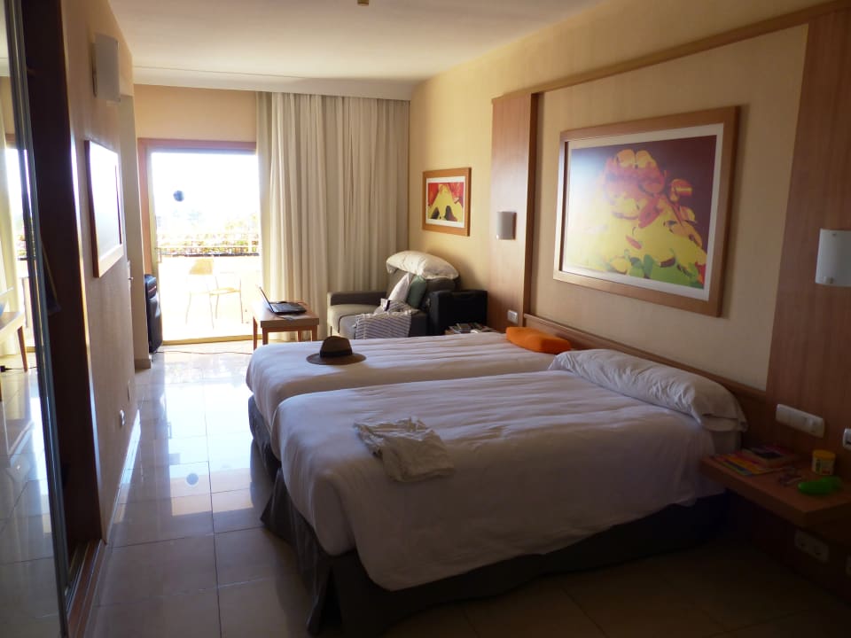 Zimmer mit Blick zum Balkon  Gloria Palace San Agustin Thalasso & Hotel