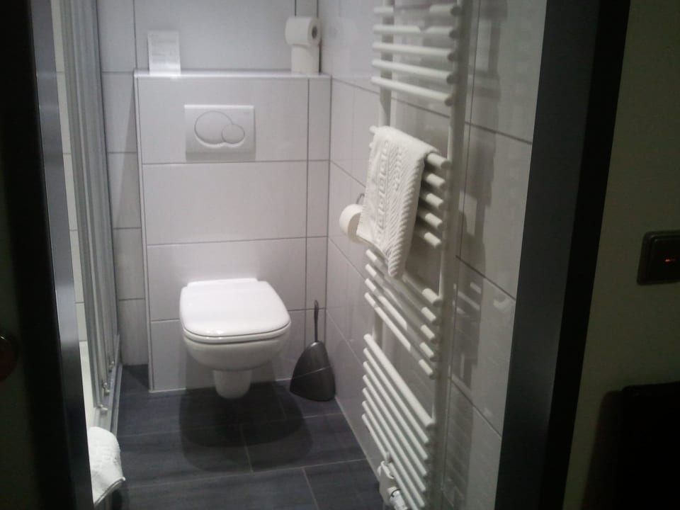 DU/WC im Standardzimmer Hotel Fröhlich