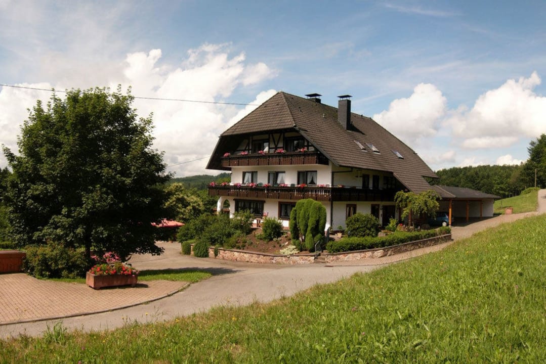 Blick auf das Gästehaus Schlosshof - der Urlaubsbauernhof