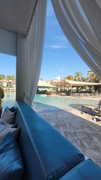 Pool Arum Barut Collection