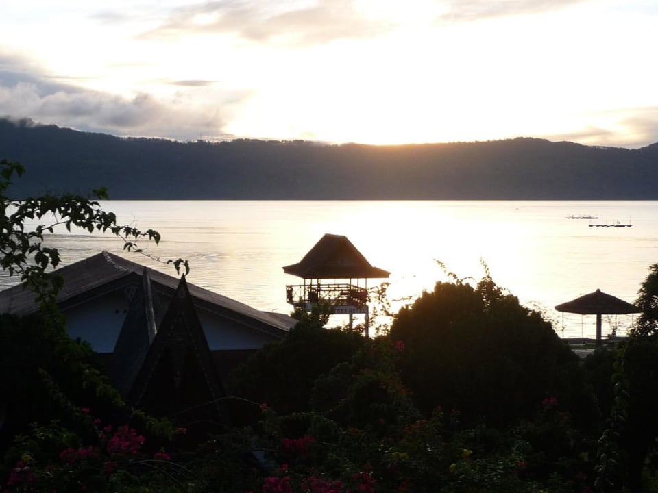 Sonnenaufgang am See Sopo Toba Hotel