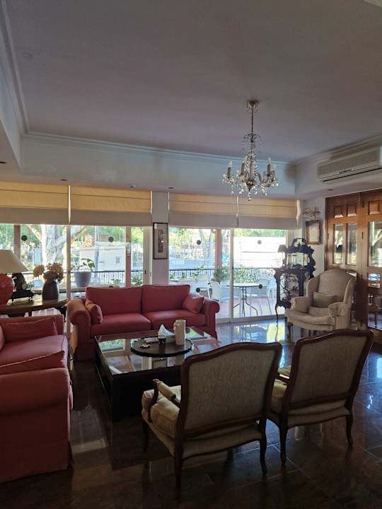 Lobby Chrielka Hotel Suites