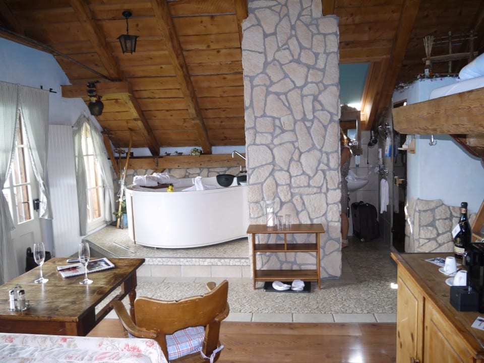 Grosser Whirlpool mit Aussicht Zeit & Traum  Hotel