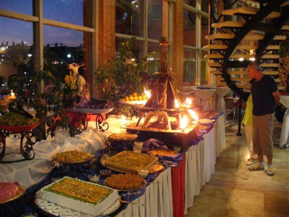 Desserbuffet mit Eifelturm Royal Atlantis Beach Hotel