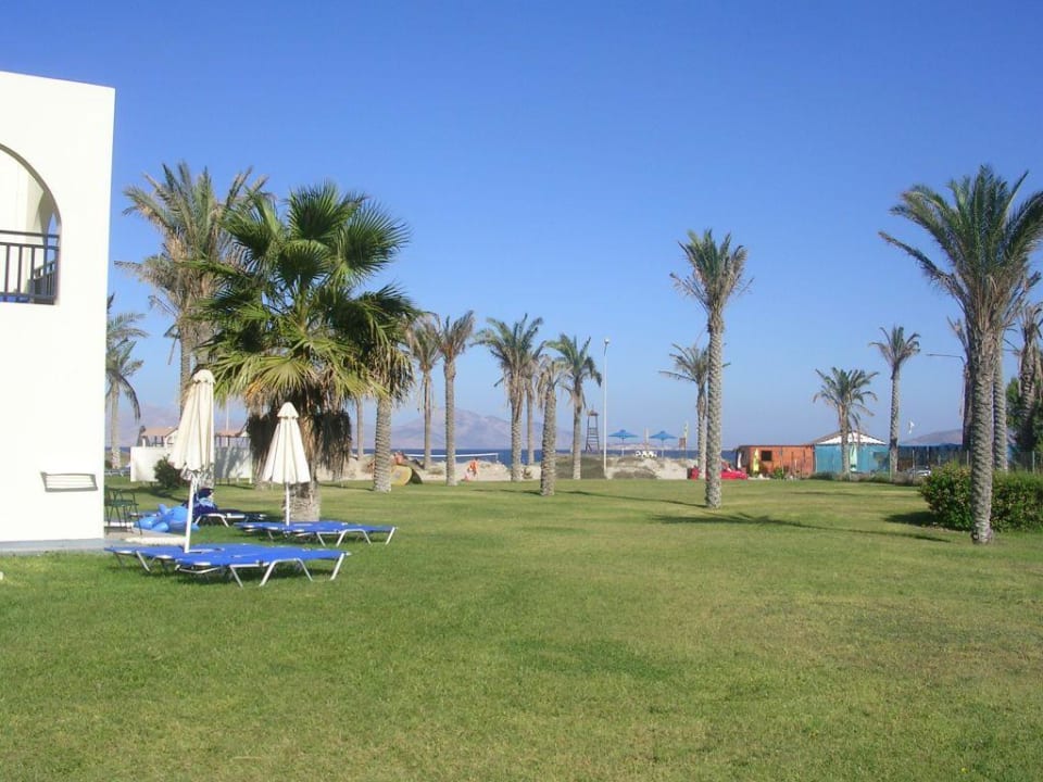 auf dem Weg zum Strand mit  Blick zum Meer Grecotel Casa Paradiso