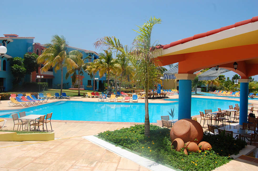 Ein Teil des Pools an den Bungalows Brisas Guardalavaca Hotel & Villas