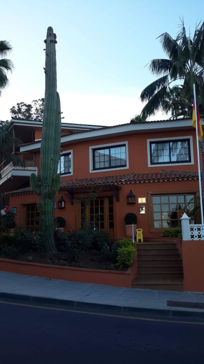 Eingang zu App.-Anlage Apartments Ambassador