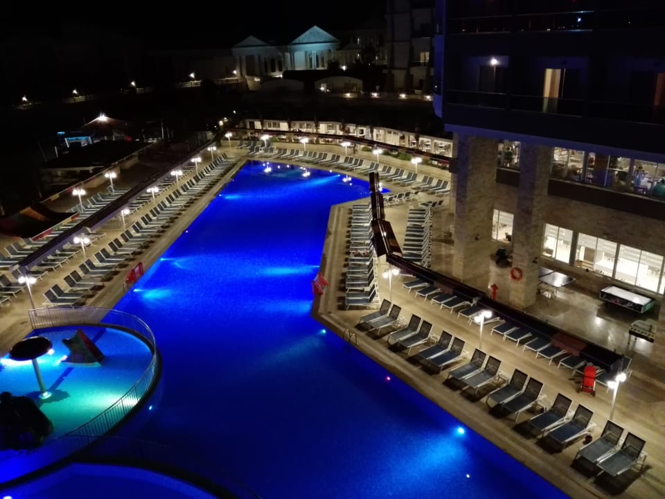 Pool Ramada Resort by Wyndham Side