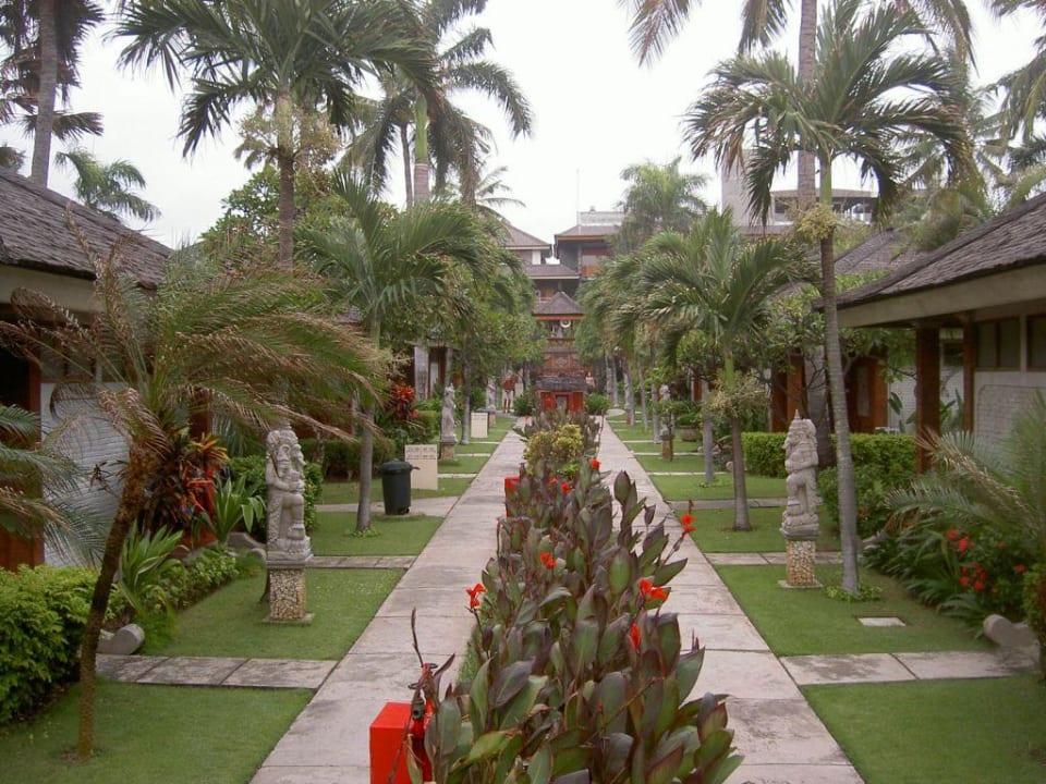 "Der Bungalowbereich" am frühen Morgen Bali Mandira Beach Resort & Spa