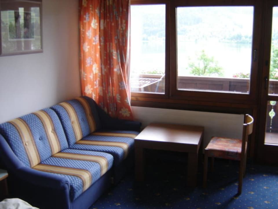 Sitzecke mit Blick auf Balkon Hotel Bellevue am See