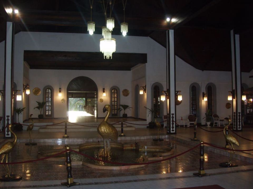 Hoteleingang PrideInn Flamingo Beach Resort & Spa