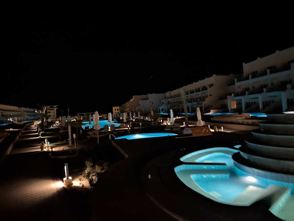 Pool Diamond Beach by Pearl Resort