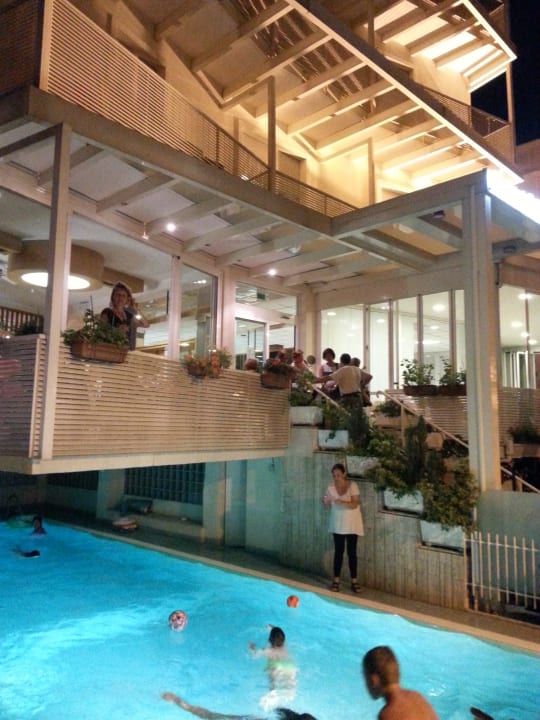 Piscina notturna Hotel Arno