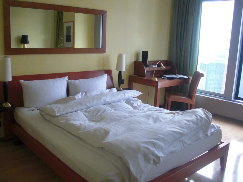 Bett INNSIDE by Meliá Frankfurt Eurotheum