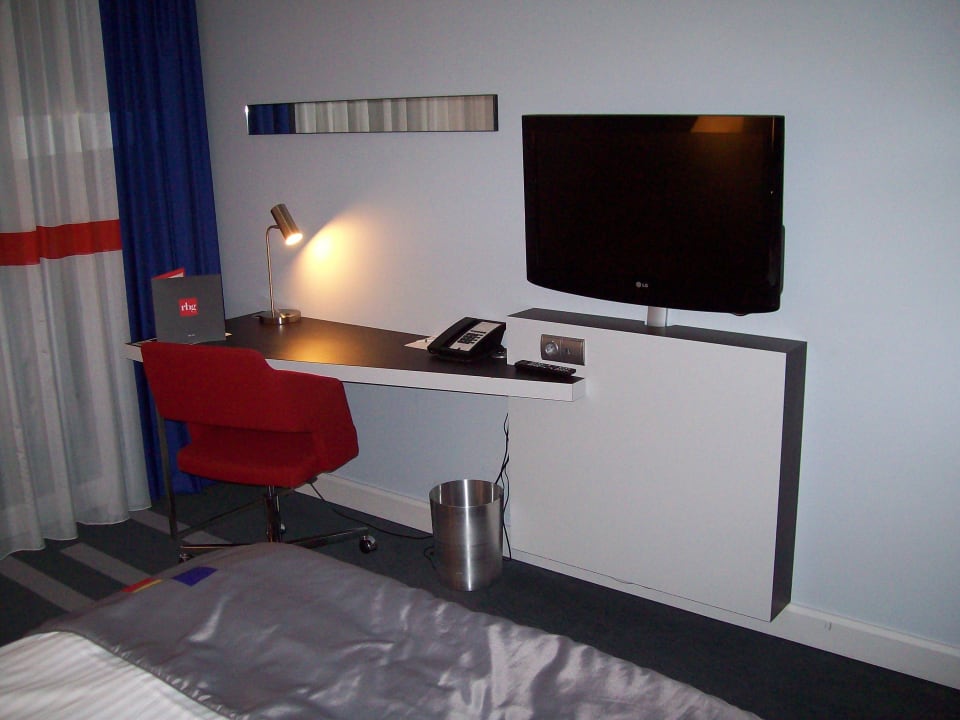 Keine Minibar, kein Eisbucket, Fenster immer zu  Radisson Hotel & Conference Centre Oslo Airport