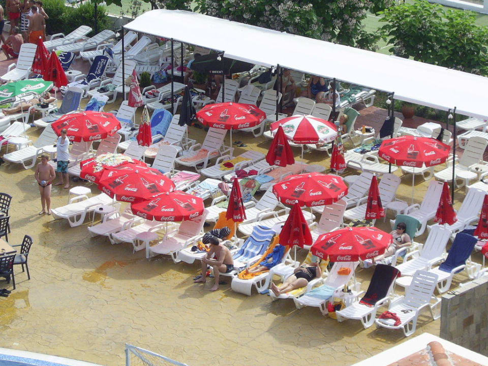 Liegen am Pool Bella Vista Beach Club