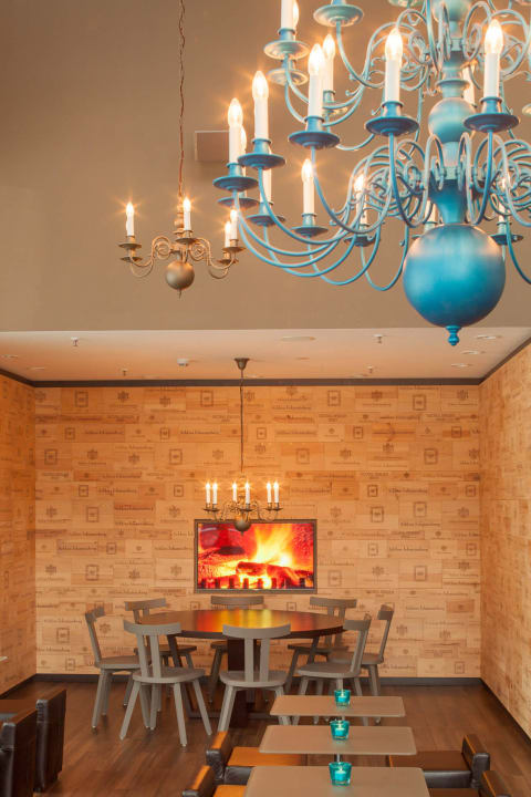 One Lounge Weinecke  Motel One Wiesbaden