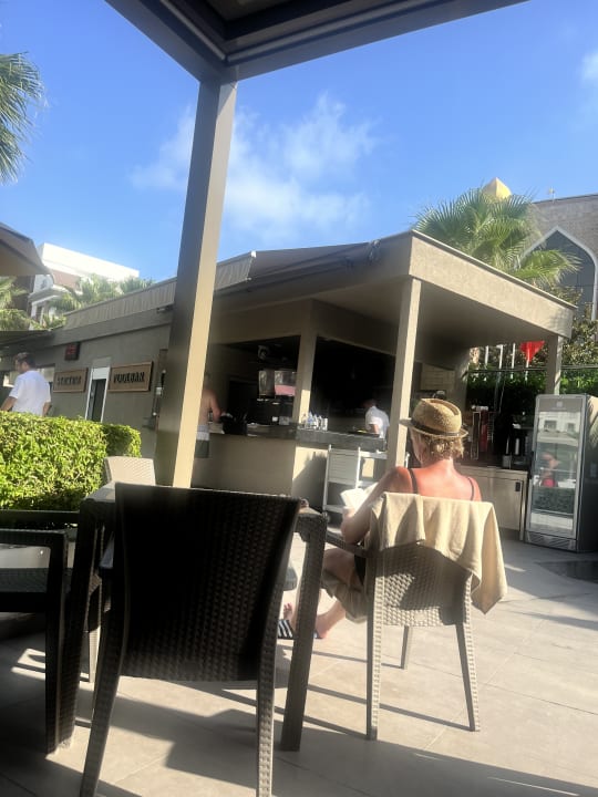 Pool Side Sunport Hotel & Spa