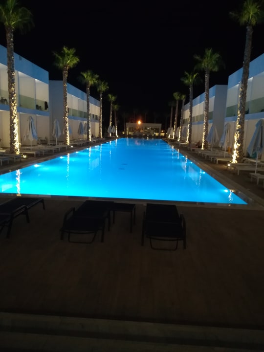Pool White Dreams Resort & Anex