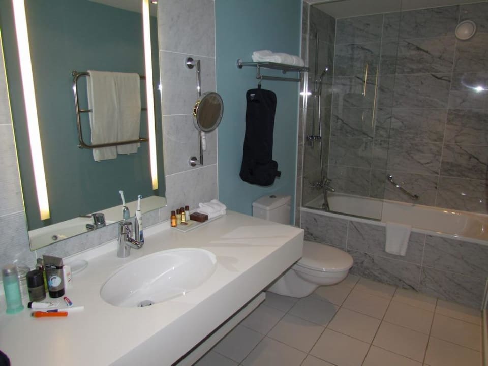 Bathroom of lakeview room with balcony Hotel Sheraton Stockholm