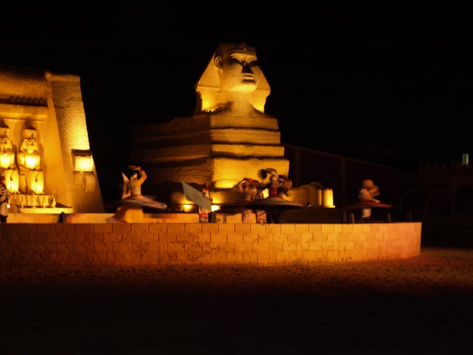 Amfiteatr wieczorem - występ derwiszy Pickalbatros Alf Leila Wa Leila Resort - Neverland Hurghada