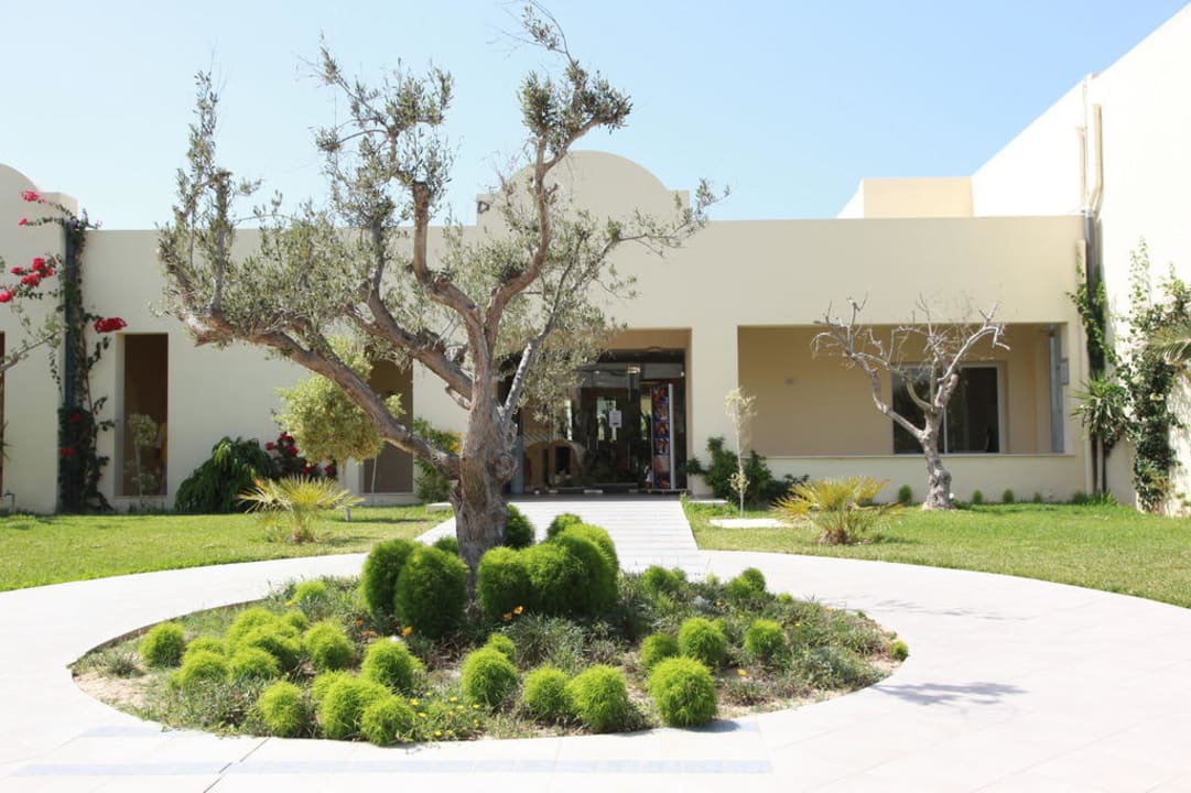 Внутренний дворик TUI MAGIC LIFE Penelope Beach