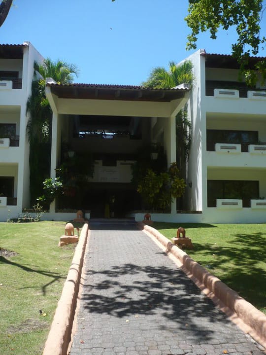 Eingang in ein Hotelkomplex Sunscape Puerto Plata