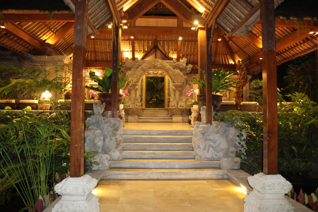 Lobby Hotel The Royal Pita Maha