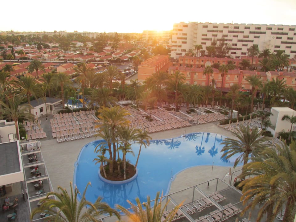 Pool am Abend Hotel Riu Papayas