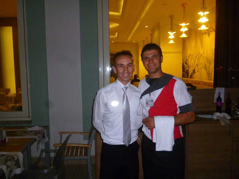 Eddy rechts,sehr witziger Kellner Hotel Delphin Imperial