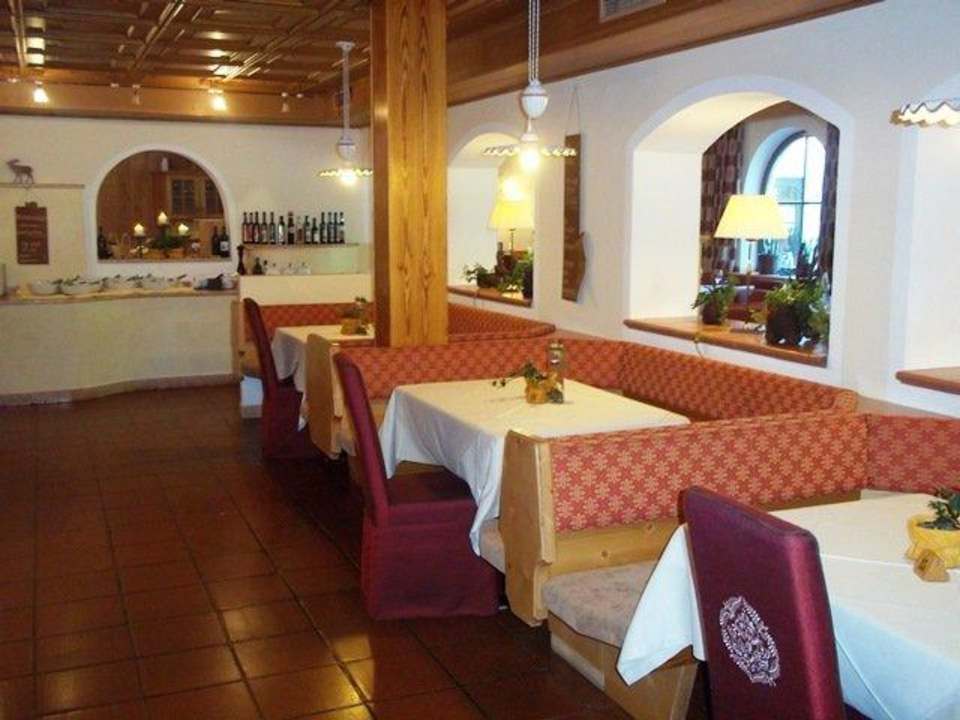 Räumlichkeiten zugewiesene Tische Alphotel Tyrol